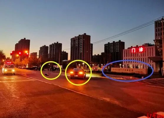 医院门口车祸无人救治，到底是什么情况？