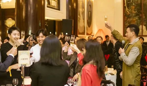 关之琳胡军庆功宴画面曝光：这些不老女神明星齐亮相