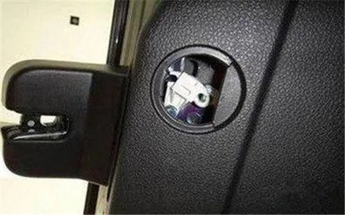 99%人不知车里这个逃生暗道（图解）