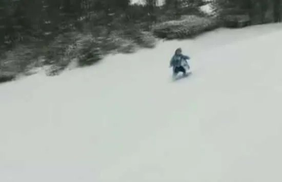 爸爸要求儿子每天户外玩2小时 网友：写作业竟然也是一种奢侈