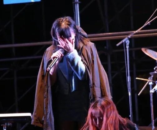 黄龄摔下舞台是怎么回事 黄龄摔下舞台是什么情况