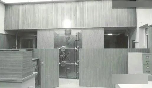 女子买下旧银行大楼 现惊人一幕:变化惊人(图)