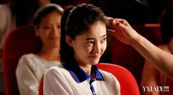 偶像为高考生助威盘点明星学生装美造型