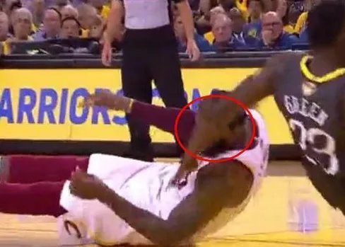 格林打到詹姆斯是什么原因？