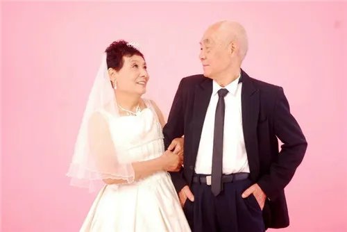 6款钻石婚礼物推荐  父母钻石婚送什么礼物好