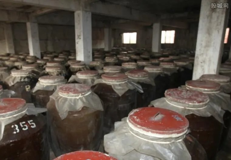 陕西发现秦人古酒 2000多年的古酒价值连城能喝吗