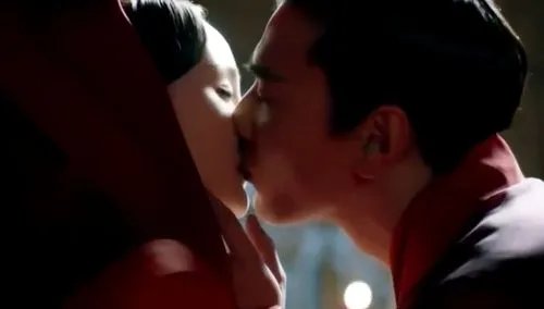 杨幂赵又廷双唇交缠:把舌头伸进去了(图)