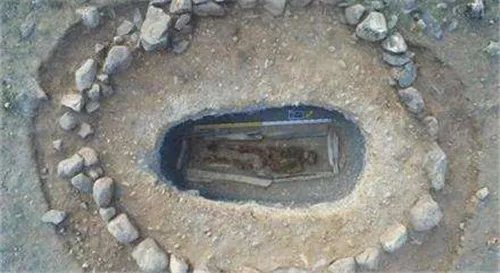 蒙古发掘中国干尸  从身上衣服来看，至少有2000年历史