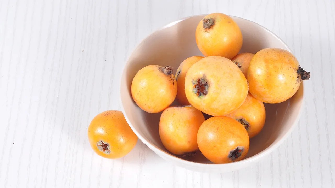 枇杷果的功效与作用有哪些？枇杷果核有什么用途？