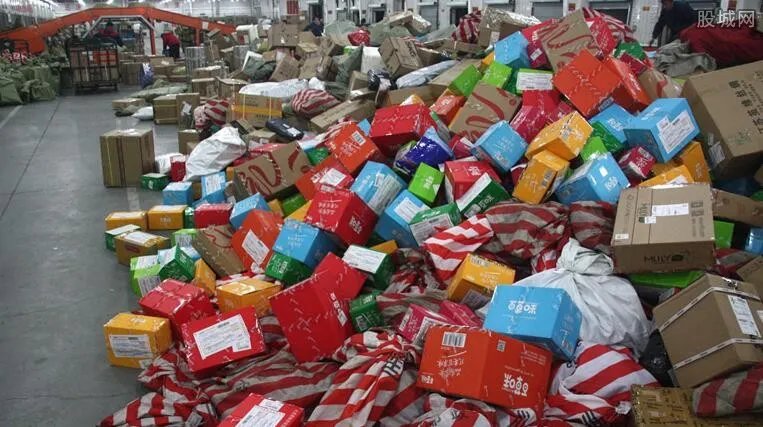 百世回应包裹烧毁 百世快递为什么会被烧毁？