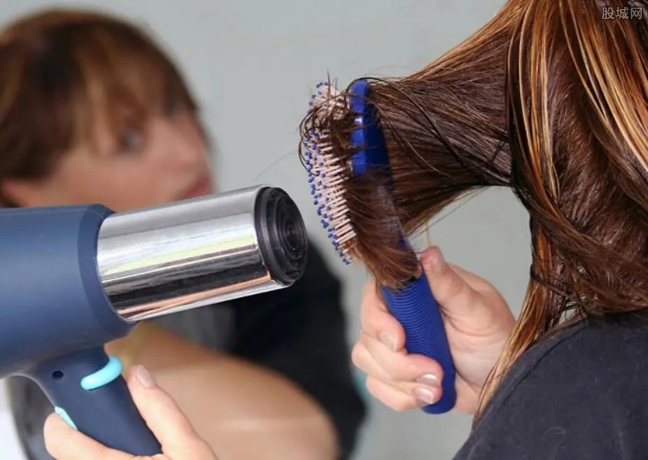 假冒戴森吹风机成本300售价2000 消费者要谨慎