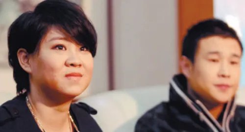 歌词中有一句是为了我们的家，为了孩子和我