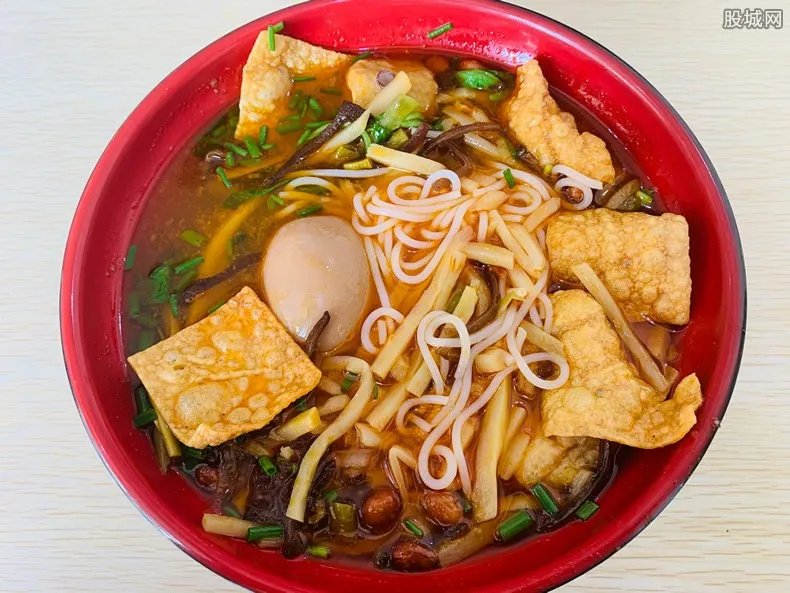 好欢螺回应螺蛳粉中吃出虫卵 消费者获得部分赔偿