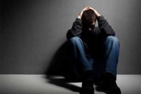 跳楼砸死父亲女生患抑郁症,抑郁症为什么这么可怕?