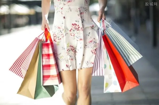 吐槽婆婆万元风衣 一年买衣服和旅游最少花费10万元