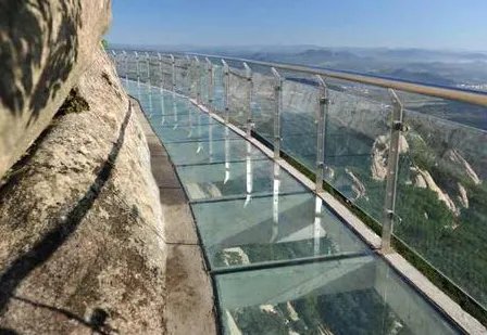 辽宁虎谷峡玻璃栈道发生事故，是否有造成人员伤亡？