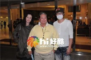 洪金宝来六安干什么 坐轮椅现身六安