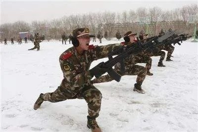 雪天骑马撞人逃逸将受到什么处罚？