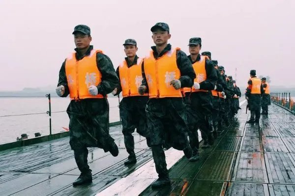 舟桥部队35分钟在黄河飞架浮桥，野战桥有哪些通行限制？