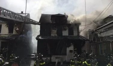 纽约民宅凌晨起火伤亡情况如何?