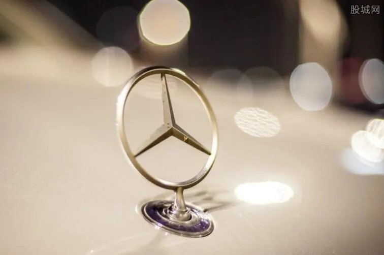 奔驰车主回应质疑 背后真相曝光后令网友十分震惊