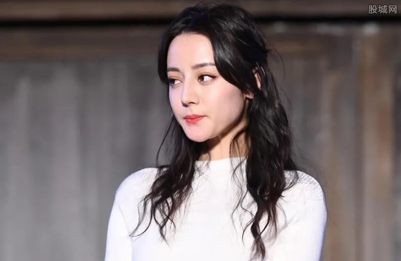 迪丽热巴否认恋情 称和陈伟霆只是朋友关系