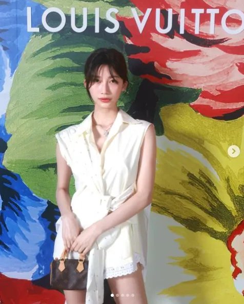 纤细腰枝却有惊人上围！日本人气美女小仓优香美图！