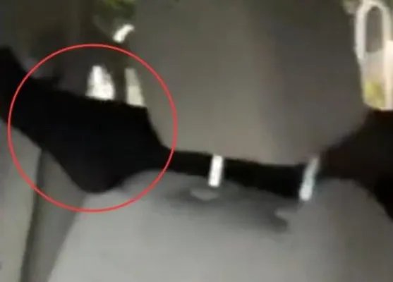 乘网约车脱鞋翘脚：事件始末真相揭开（图）