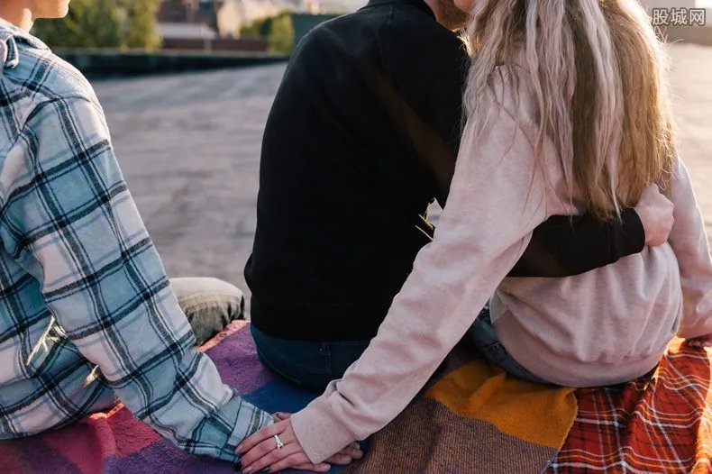 男子曝光妻子出轨38岁院长 隐瞒丈夫偷偷去打胎