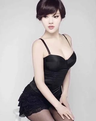 欣赏模特徐润写真 了解人体模特的近况