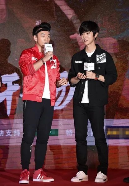 郑恺鹿晗跑男录制现场翻脸脱衣 回应发飙与鹿晗翻脸是在玩