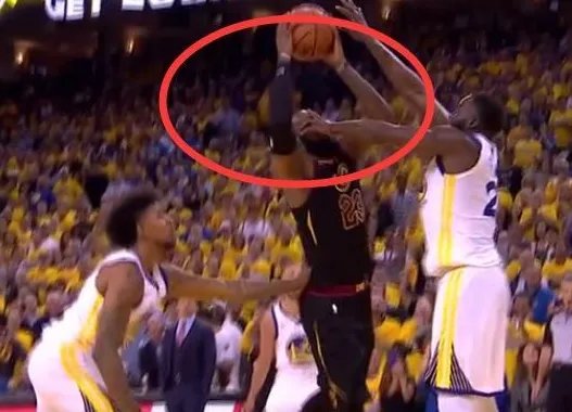 格林打到詹姆斯是什么原因？