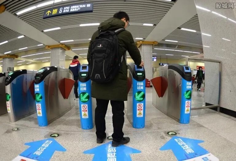 20秒吃50根肉串 美食节上市民比赛吃串串