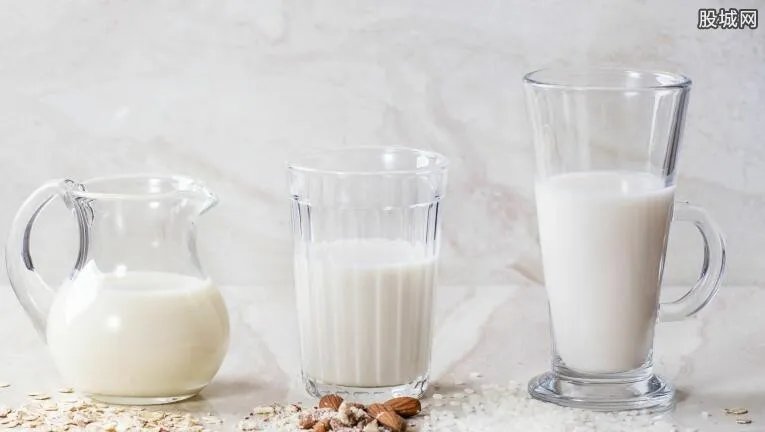 西牧乳业被通报 上万罐使用过期原料的奶粉登上黑榜