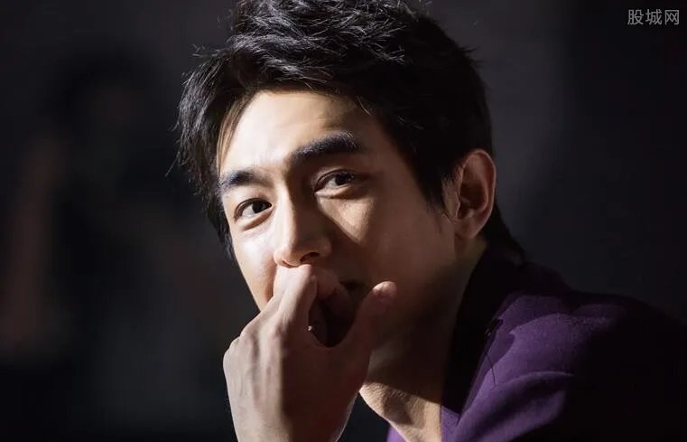 林更新撞脸王思聪 晒自拍后秒删还对粉丝说我恨大家