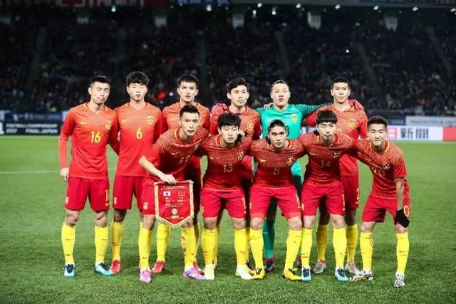 东亚杯国足1比2日本，本场国足的表现暴露出哪些问题？