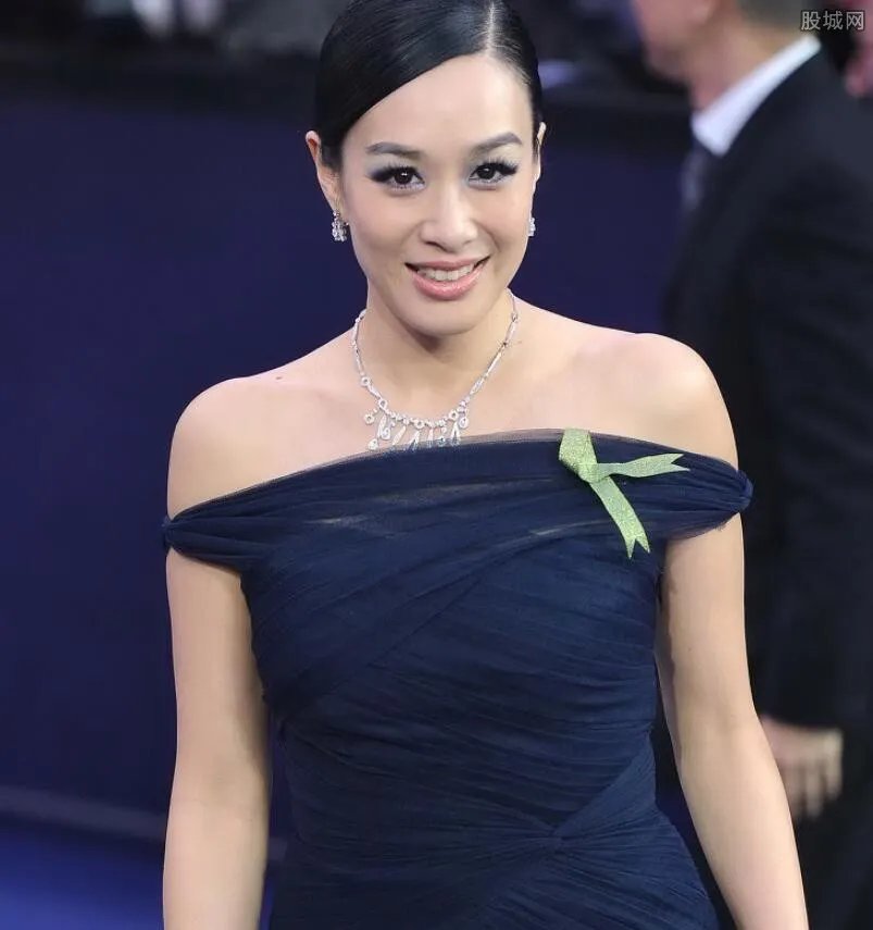 钟丽缇泳装大片 为某时尚杂志拍大片