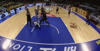 睢冉肘击福特森是什么情况？