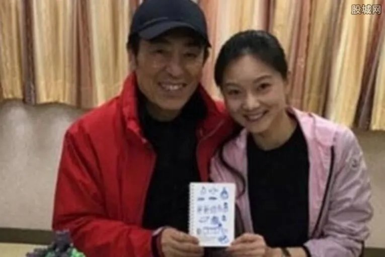 张艺谋助阵女儿 张艺谋父女档贺岁片打擂