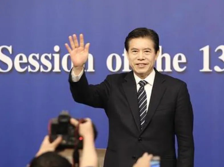 我国将在何时全面建成经贸强国？