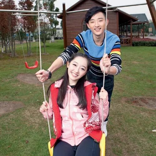 于小彤吻蒋梦婕图片亲密 隐秘情史二三事曝光