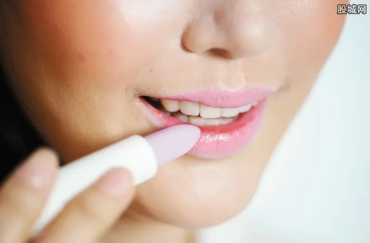 大白兔润唇膏来了 开售后不到2分钟就被秒光下架