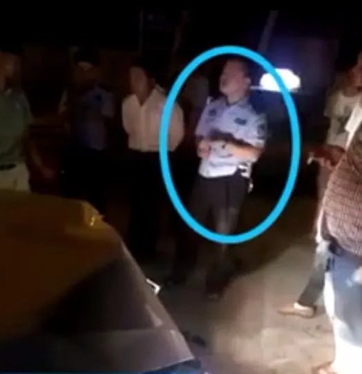 为什么交警嗑瓜子被停职呢?