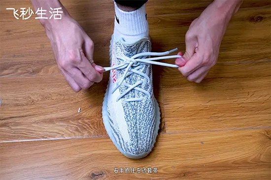 鞋带蝴蝶结的打法