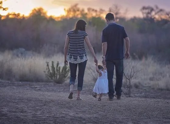 建议父母持合格父母证上岗是怎么回事 建议父母持合格父母证上岗你怎么看