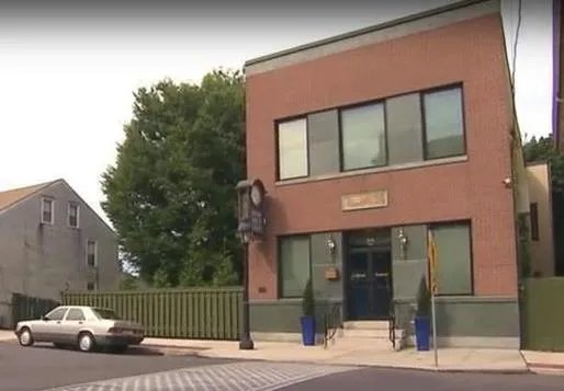 女子买下旧银行大楼 现惊人一幕:变化惊人(图)