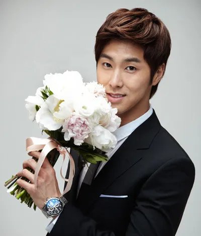 【图】郑允浩整容曝光 整容前后对比图片揭秘