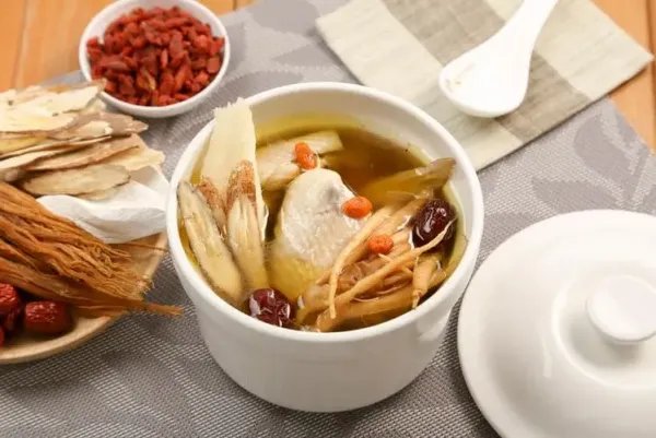 月子中心在鸡汤里加党参被罚3万元，这起到哪些警示作用？