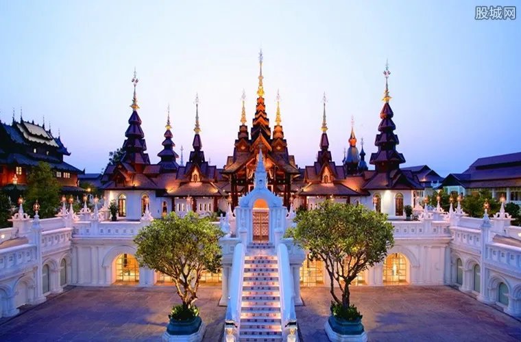 泰国游导游怒吼 10人拼团赴泰旅游被逼消费