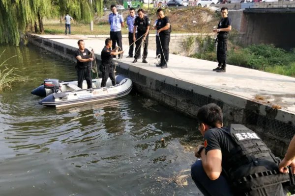 河南一景区因滑索断裂致女子坠湖溺亡，家属该如何维权？